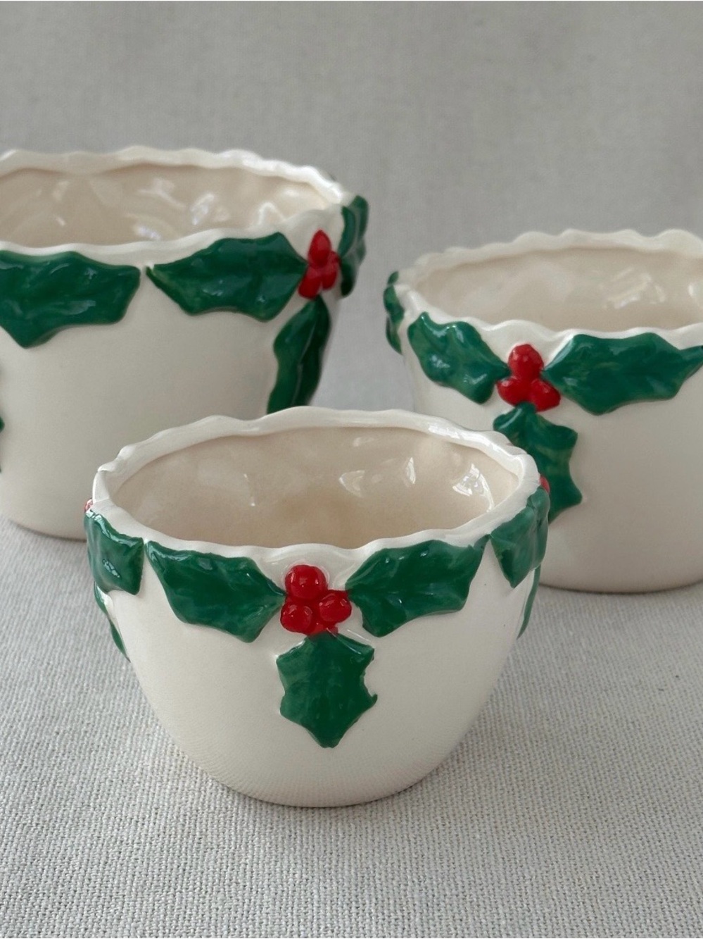 Vintage Christmas Holly Berry Ceramic Nesting Bowls Set of 3 Scalloped Rim